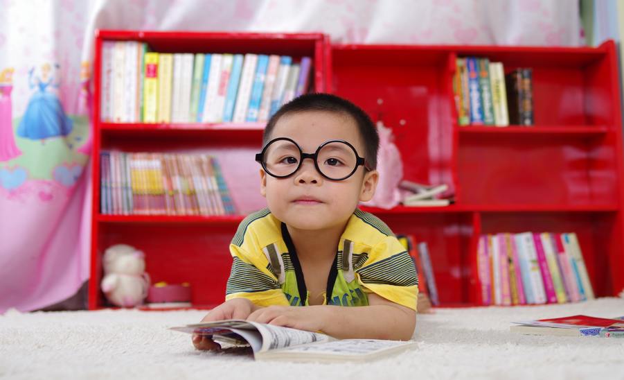 Les ulleres gratuïtes milloren la competència lectora